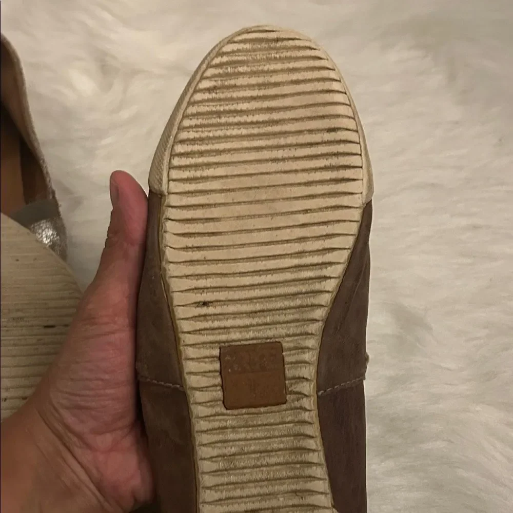 Frye Melanie slide on flats size 9